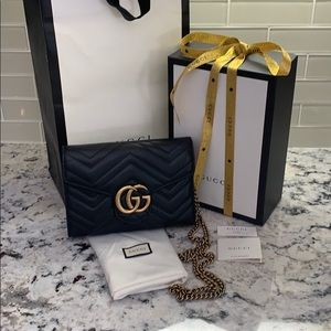 Gucci crossbody wallet on a chain purse
